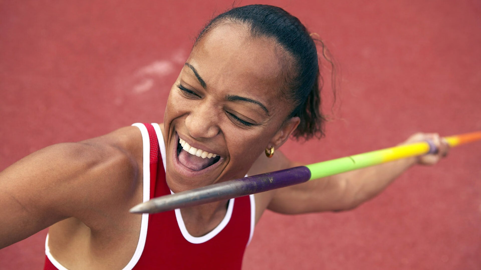 赛道上的红色与绿色，阿斯顿马丁如何逆转法拉利，维斯塔潘的火焰能否被扑灭？