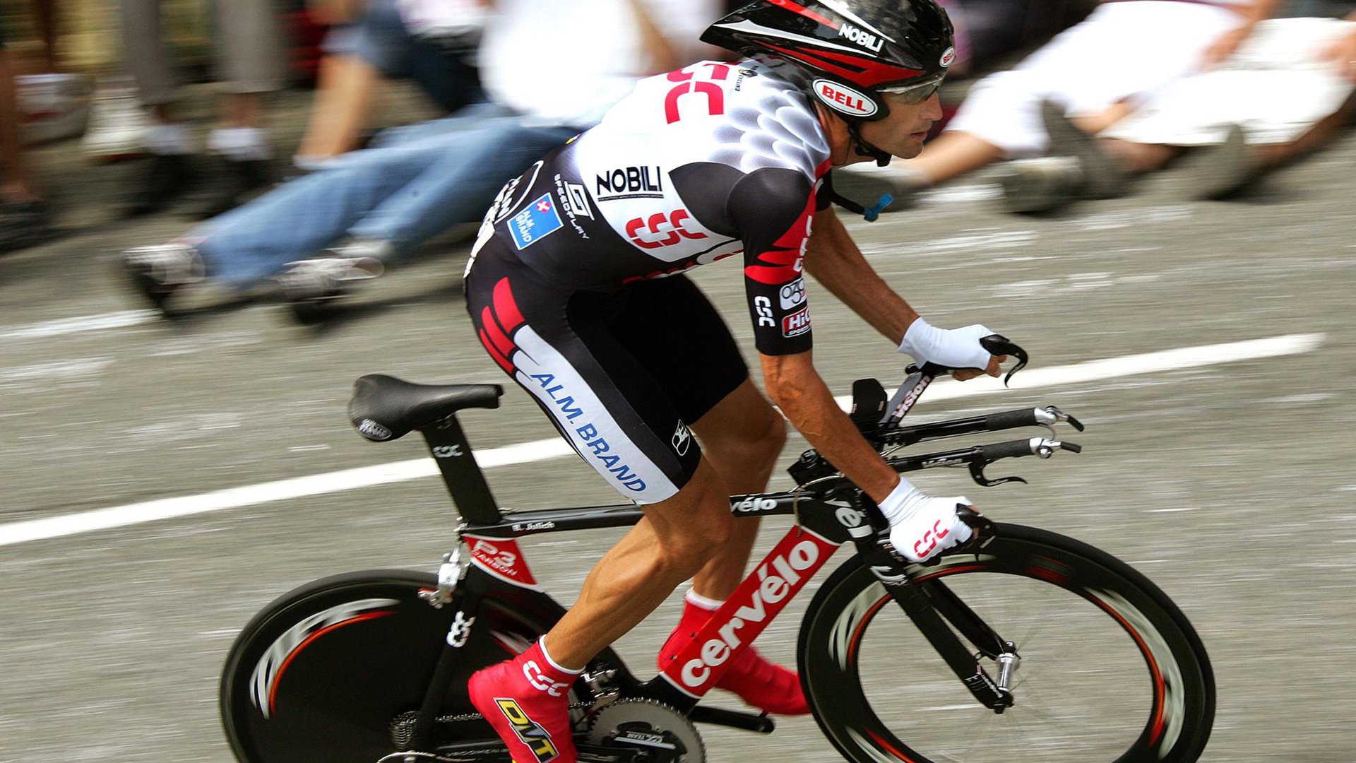 猛龙轻取山东队，莫兰特点燃赛场，一场定义个人英雄主义的篮球盛宴