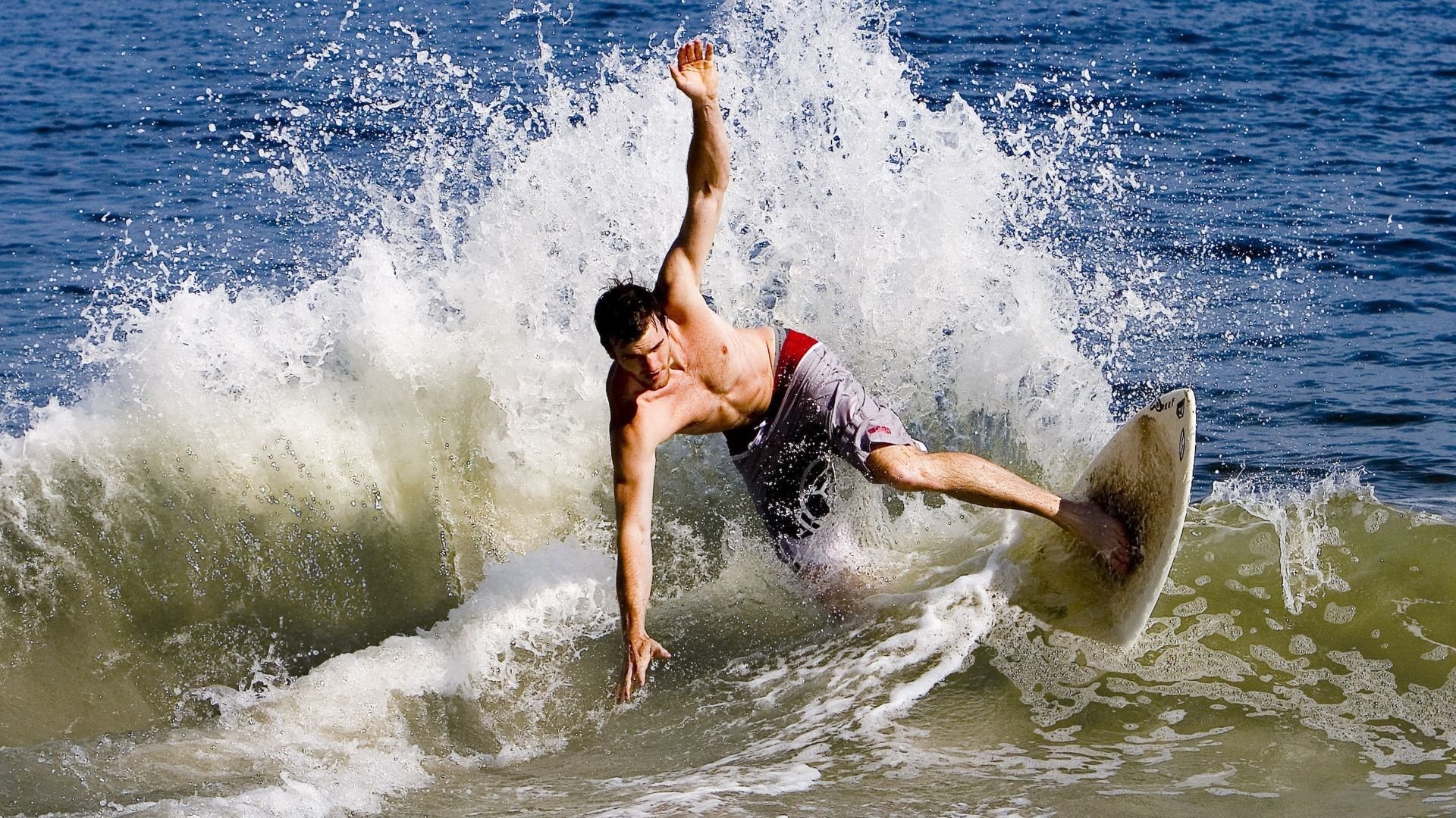 蒙特卡洛红土险胜成转折，兹维列夫关键制胜分点燃年终总决赛野心